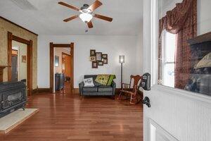 376 Wesley Chapel Road Jeffersonville, OH 43128 - Photo 11 of 47 wesleyfrontroom