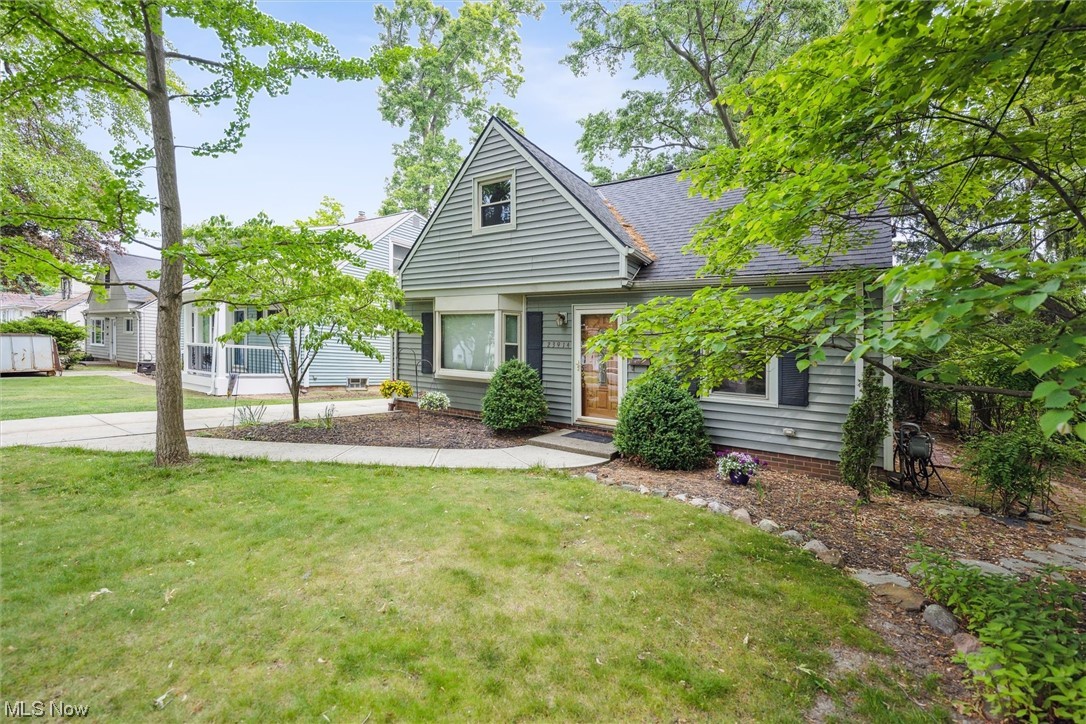 23914 Knickerbocker Road Bay Village, OH 44140 - Photo 4 of 33 Gallery Image 4