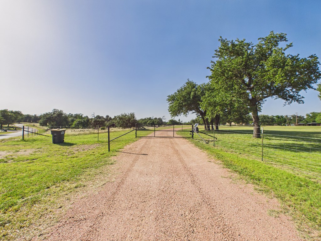 1983 Wendel-Ahrens Road Fredericksburg, TX 78624 - Photo 12 of 36