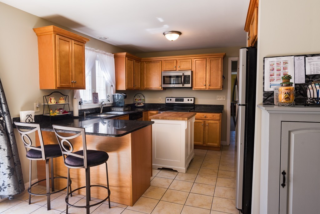 394 Mendon Road Northbridge, MA 01534 - Photo 5 of 19 Gallery Image 5