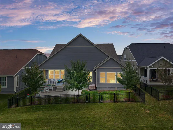 $780,000 | 117 Mallard Dr Lake, Stephens City, VA 22655