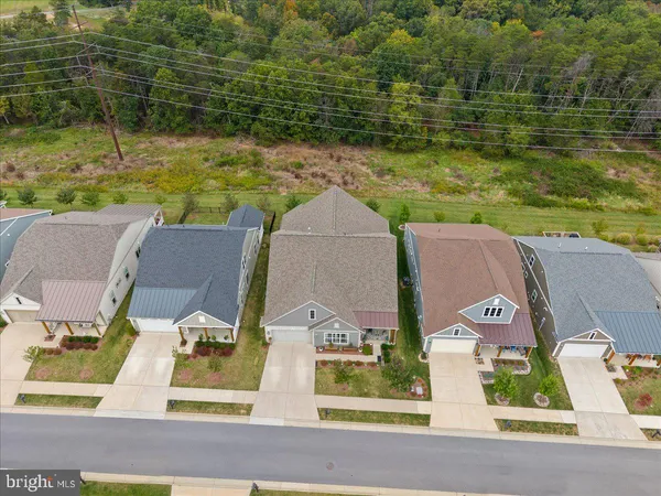 $780,000 | 117 Mallard Dr Lake, Stephens City, VA 22655