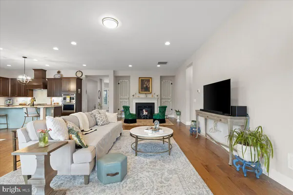 $780,000 | 117 Mallard Dr Lake, Stephens City, VA 22655