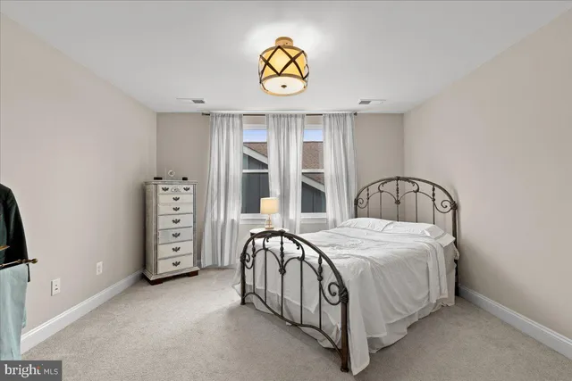 $815,000 | 117 Mallard Dr Lake, Stephens City, VA 22655