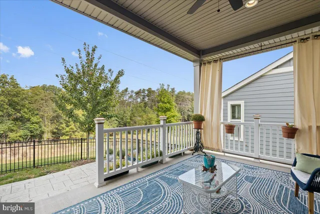 $815,000 | 117 Mallard Dr Lake, Stephens City, VA 22655