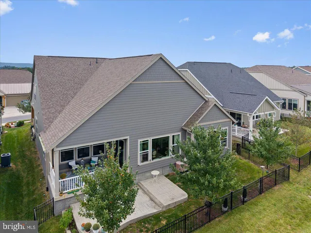 $815,000 | 117 Mallard Dr Lake, Stephens City, VA 22655