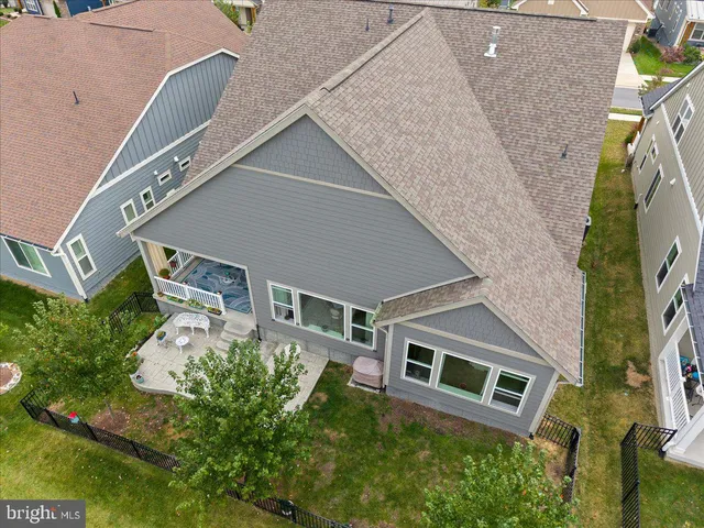 $815,000 | 117 Mallard Dr Lake, Stephens City, VA 22655