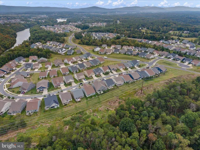 $815,000 | 117 Mallard Dr Lake, Stephens City, VA 22655