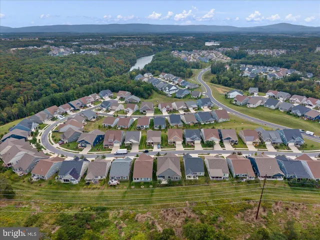 $815,000 | 117 Mallard Dr Lake, Stephens City, VA 22655