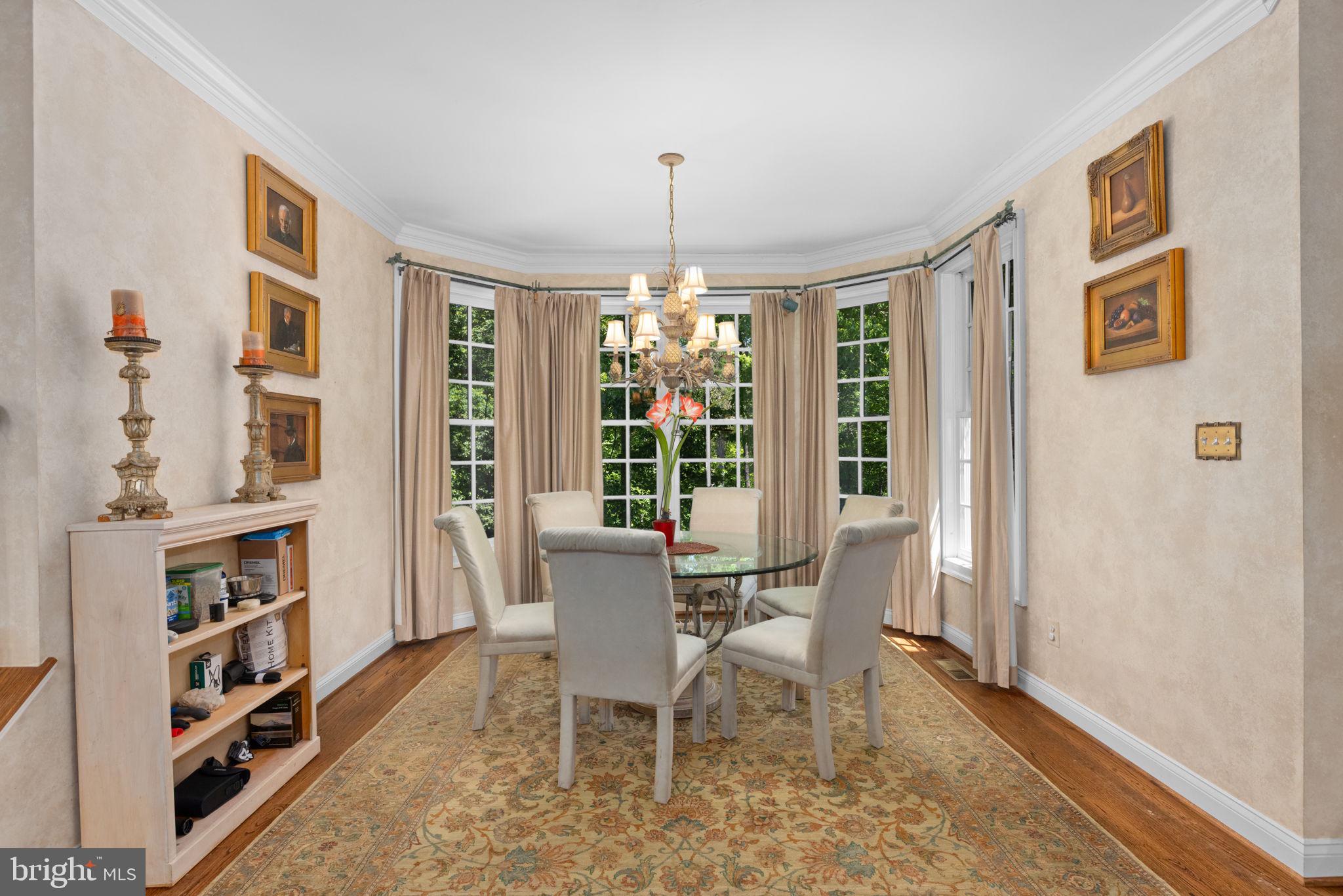 897 Chinquapin Road McLean, VA 22102 - Photo 28 of 66 Table Space Kitchen