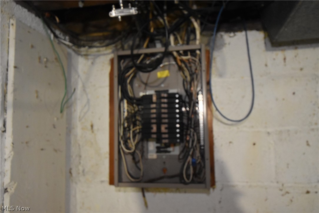 3260 Vestal Road Youngstown, OH 44509 - Photo 17 of 17 Electric panel