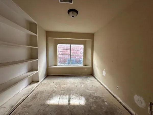 $350,000 | 212 Paradise Way, Red Oak, TX 75154