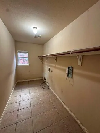 $350,000 | 212 Paradise Way, Red Oak, TX 75154