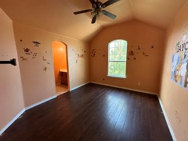 $350,000 | 212 Paradise Way, Red Oak, TX 75154