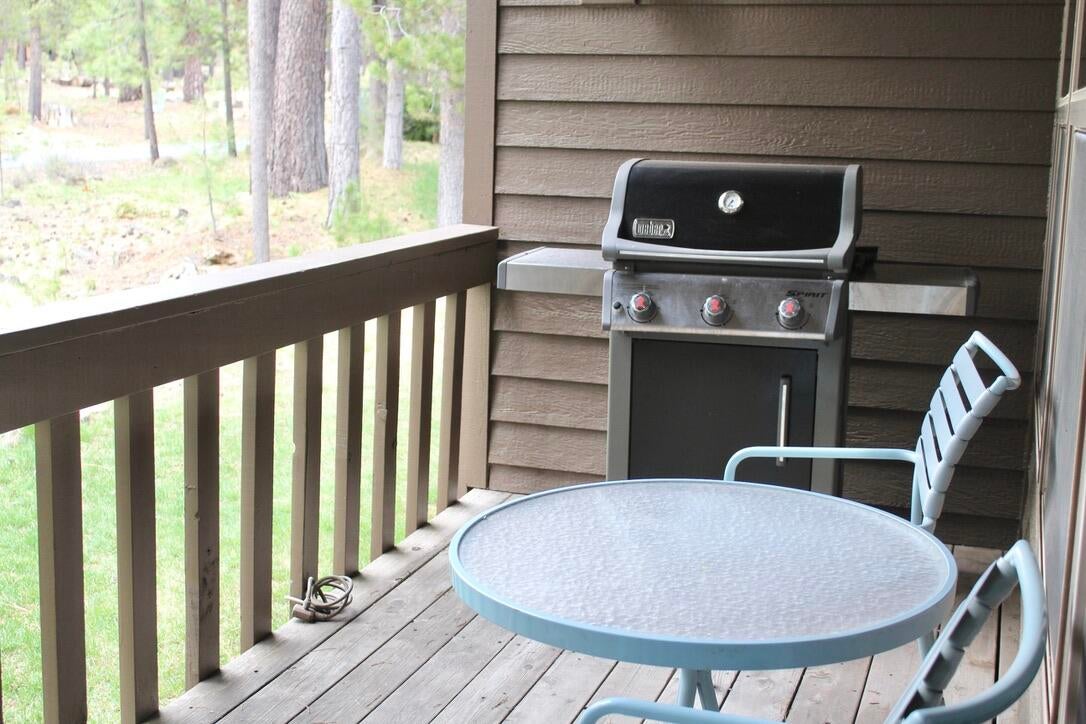 57367 Beaver Ridge Loop, Unit 25B Sunriver, OR 97707 - Photo 13 of 22 15-Back deck-R25