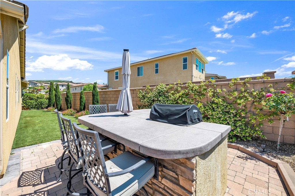 33303 Barmetta Lane Temecula, CA 92592 - Photo 41 of 46 a view of a patio with a table and chairs