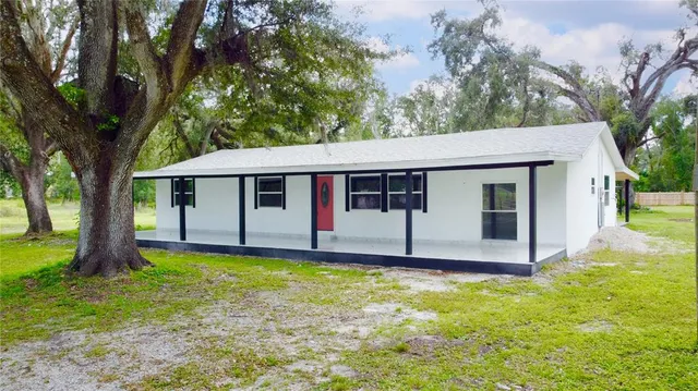 a view of a house with a backyard