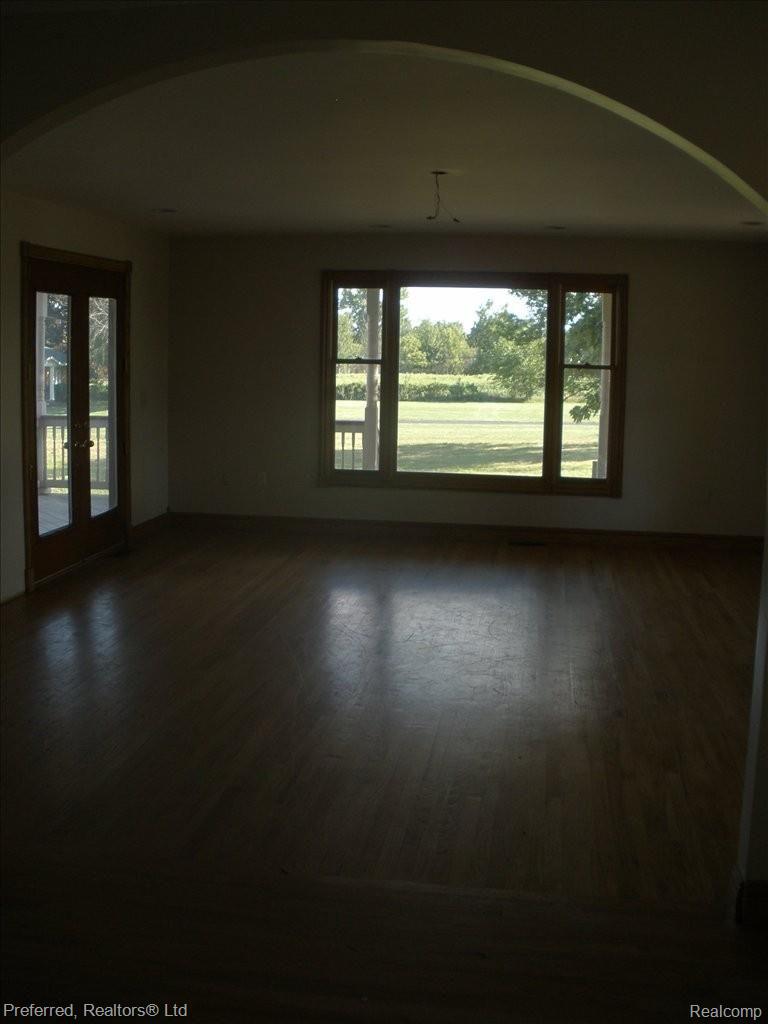 1101 South Ridge Road Canton, MI 48188 - Photo 9 of 22 Living Room