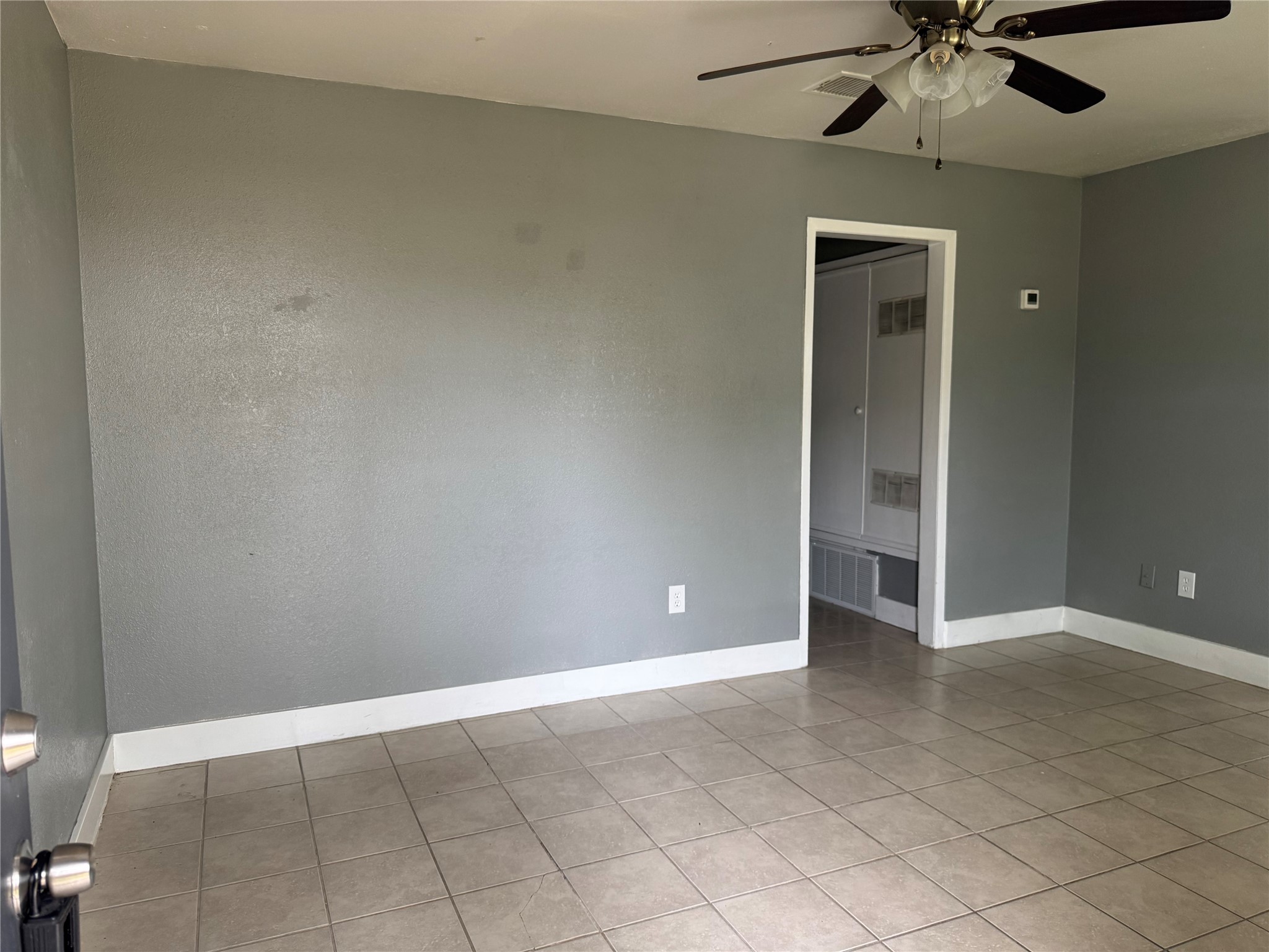 604 Wilson Road, Unit 5 Humble, TX 77338 - Photo 8 of 25 Living room from front door