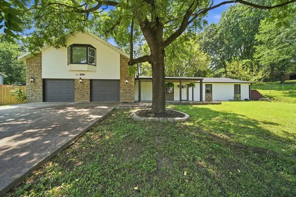 $365,000 | 2228 East Huntington Street, Ozark, MO 65721