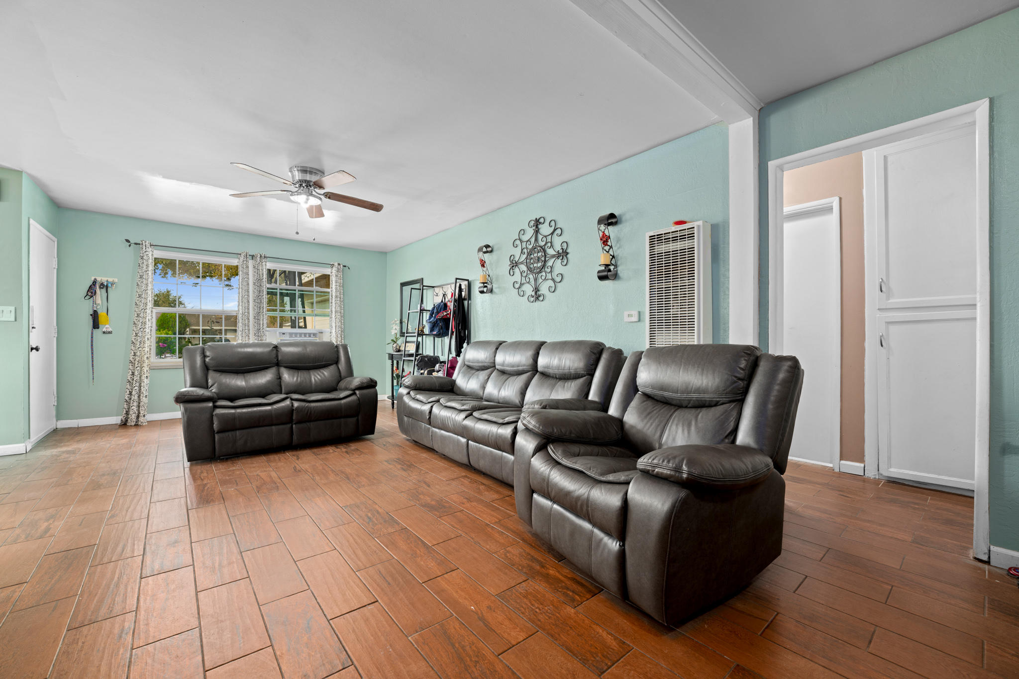 1338 East Ave R-2 Palmdale, CA 93550 - Photo 4 of 26 1338 E Ave R-2_-4