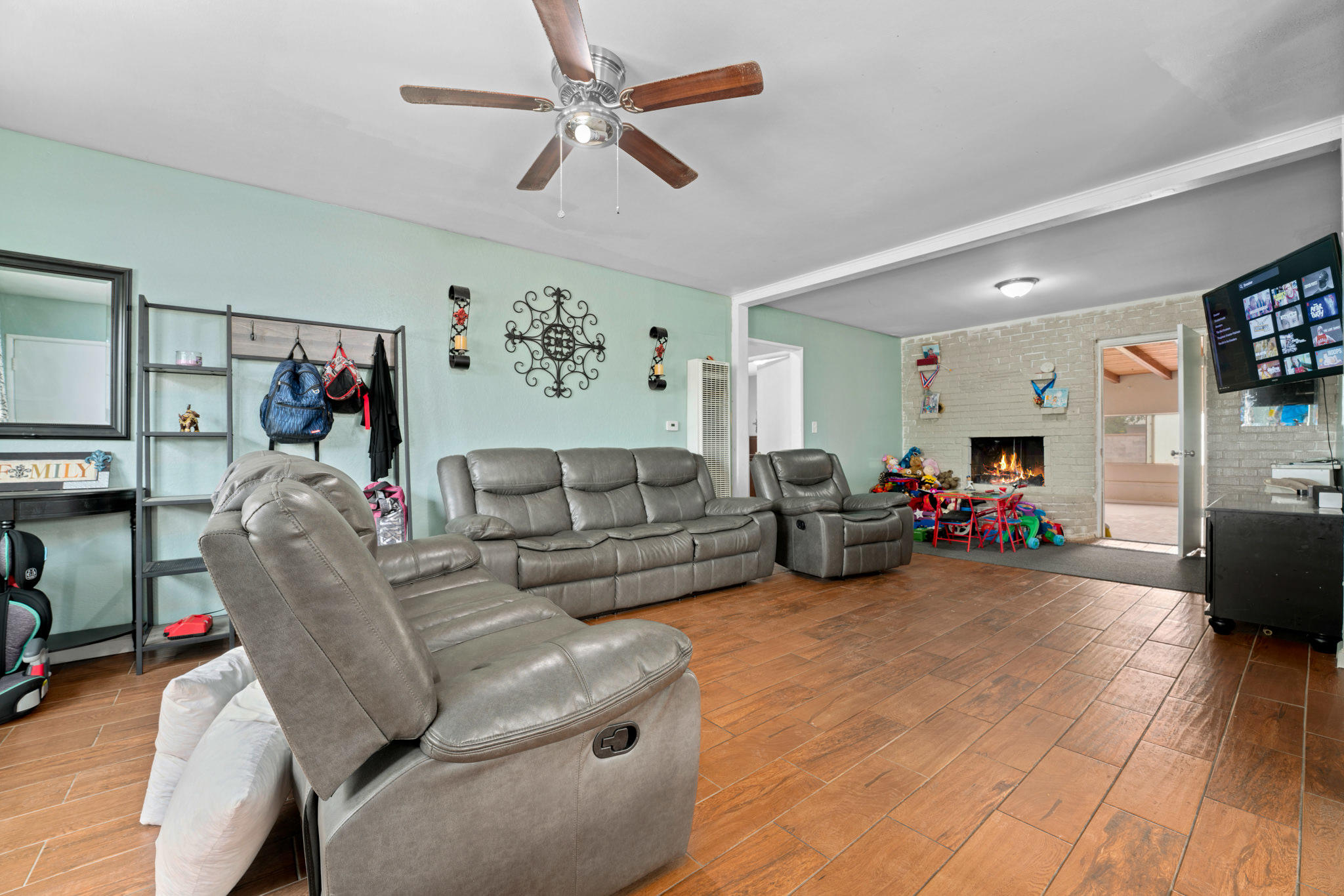 1338 East Ave R-2 Palmdale, CA 93550 - Photo 5 of 26 1338 E Ave R-2_-9