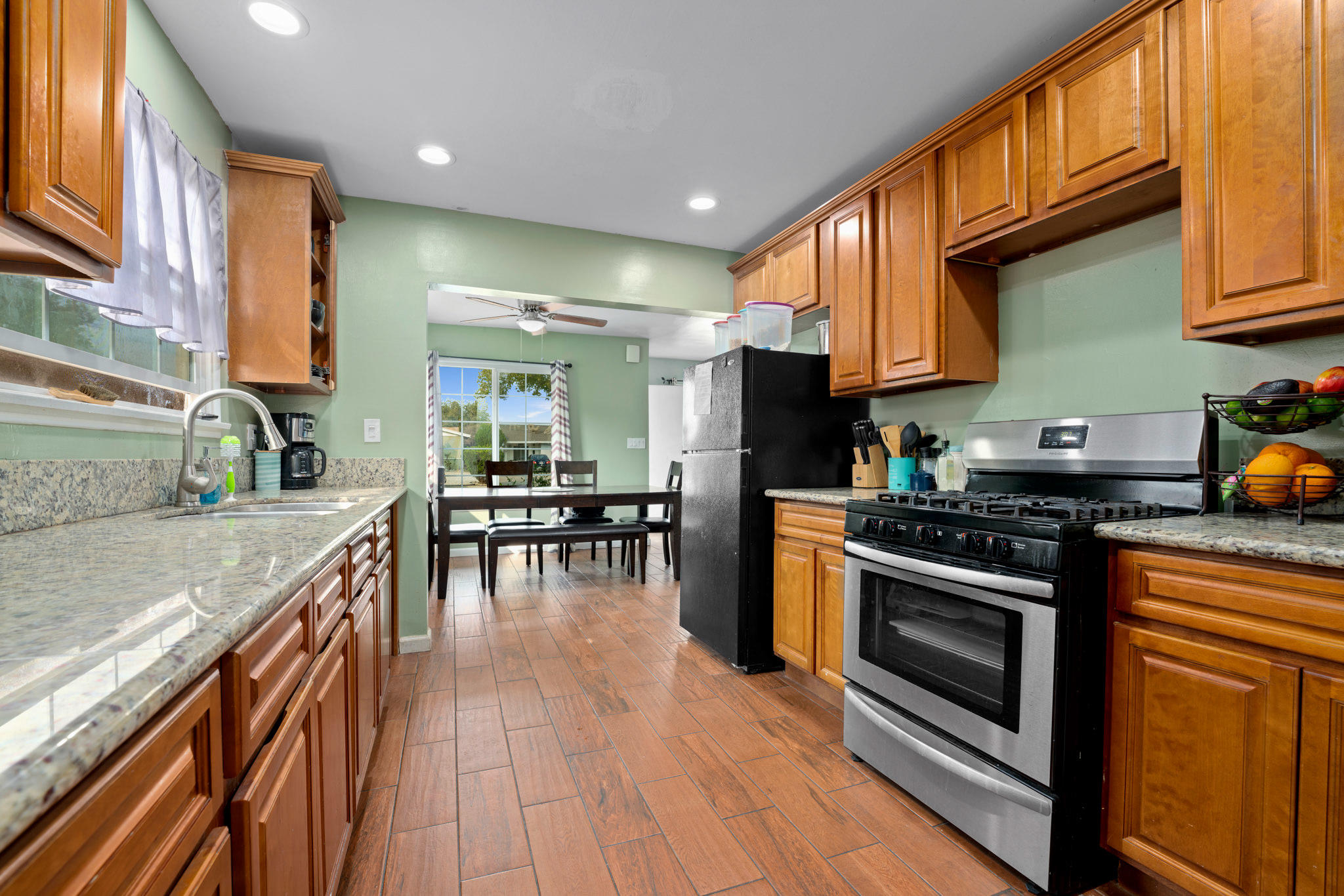 1338 East Ave R-2 Palmdale, CA 93550 - Photo 8 of 26 1338 E Ave R-2_-7