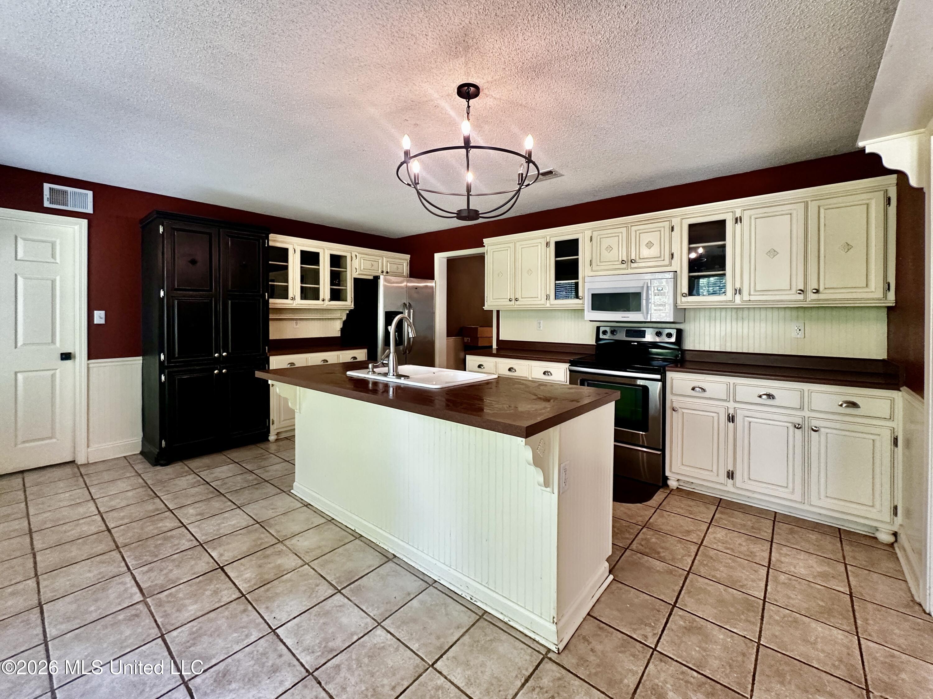 8863 Sheltowee Trail Hernando, MS 38632 - Photo 5 of 22 Kitchen
