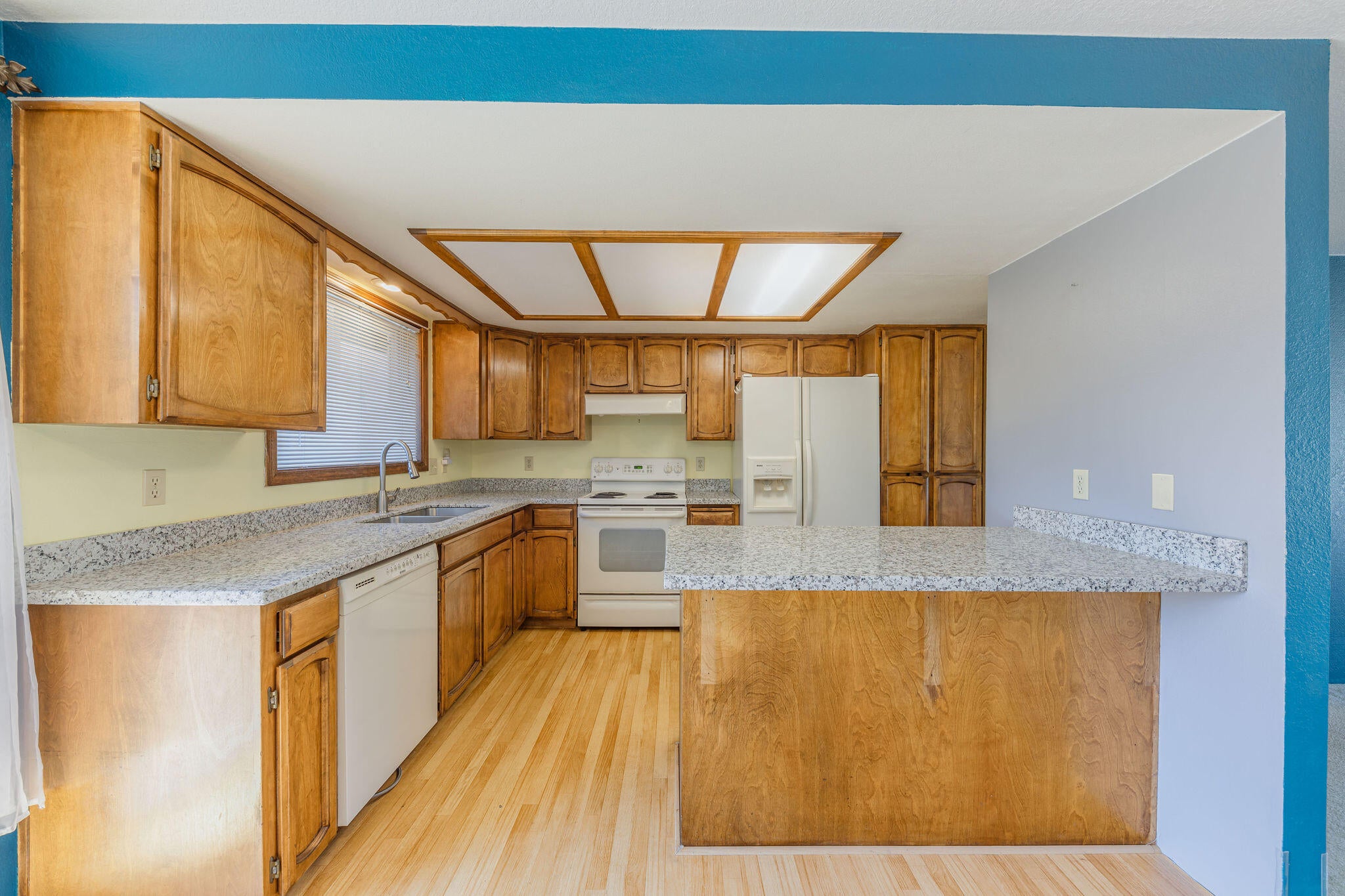 1532 Roberts Road Medford, OR 97504 - Photo 8 of 42 Kitchen