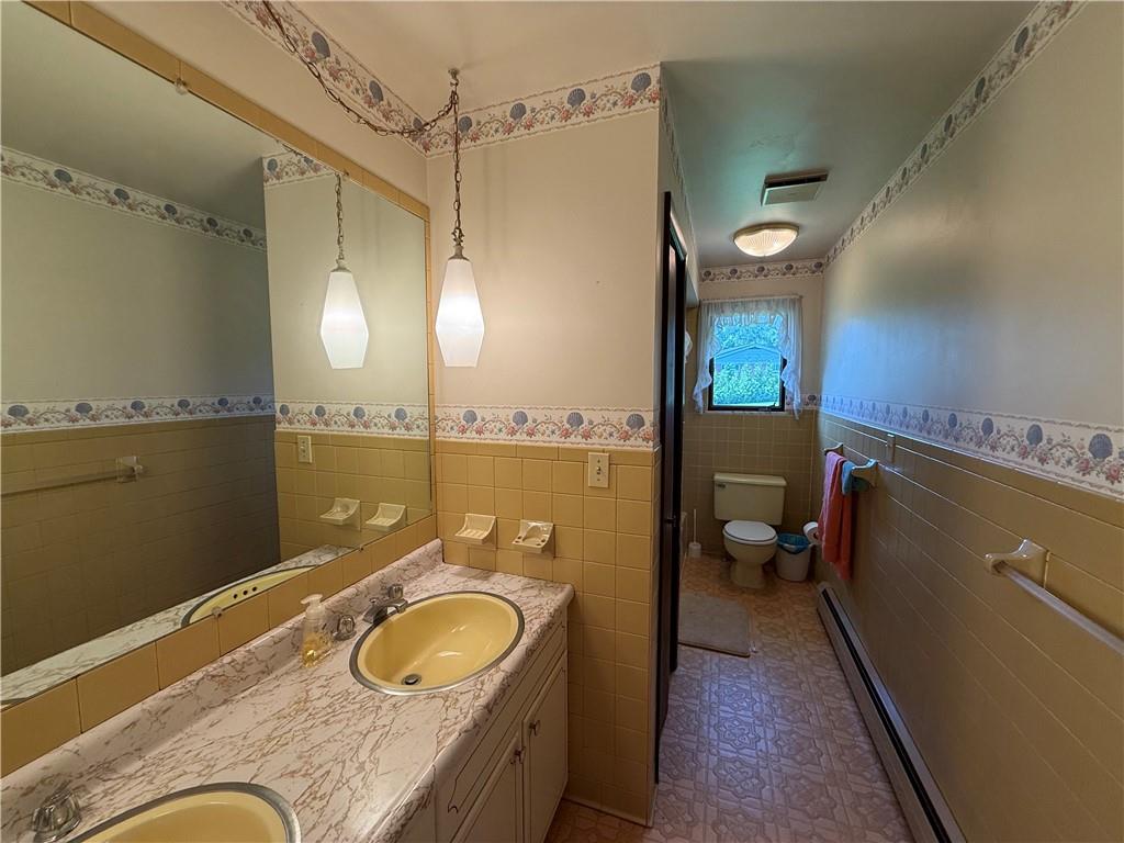 915 McKnight Road Indiana, PA 15701 - Photo 13 of 19 Main bathroom