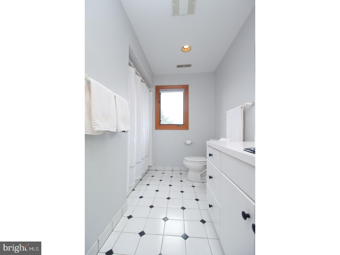 21 Cove Road Moorestown, NJ 08057 - Photo 23 of 25 Bathroom