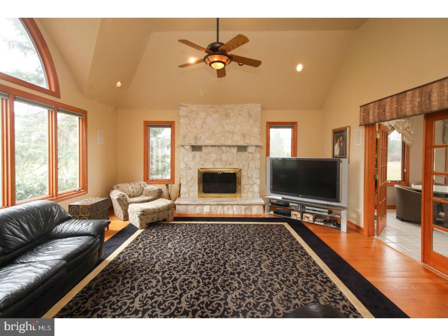 21 Cove Road Moorestown, NJ 08057 - Photo 7 of 25 Family Room