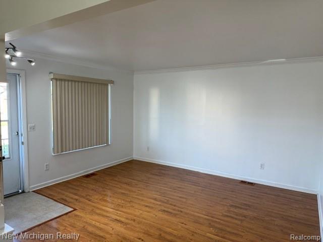 32090 Ruehle Avenue Warren, MI 48093 - Photo 9 of 14