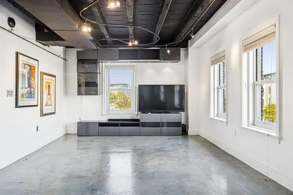 $244,000 | 329 East Colorado Boulevard, Unit 305, Dallas, TX 75203