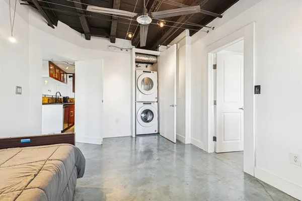 $244,000 | 329 East Colorado Boulevard, Unit 305, Dallas, TX 75203