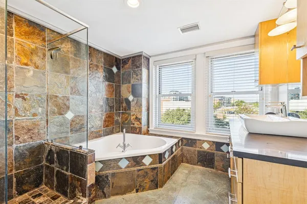 $244,000 | 329 East Colorado Boulevard, Unit 305, Dallas, TX 75203