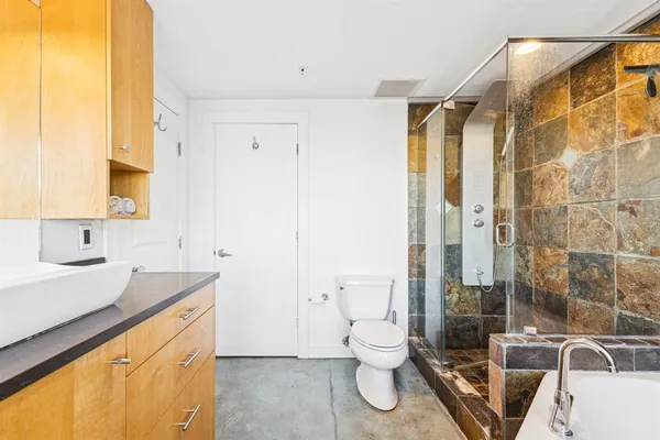 $244,000 | 329 East Colorado Boulevard, Unit 305, Dallas, TX 75203