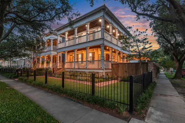 $9,000 | 340 West 17th Street, Houston, TX 77008