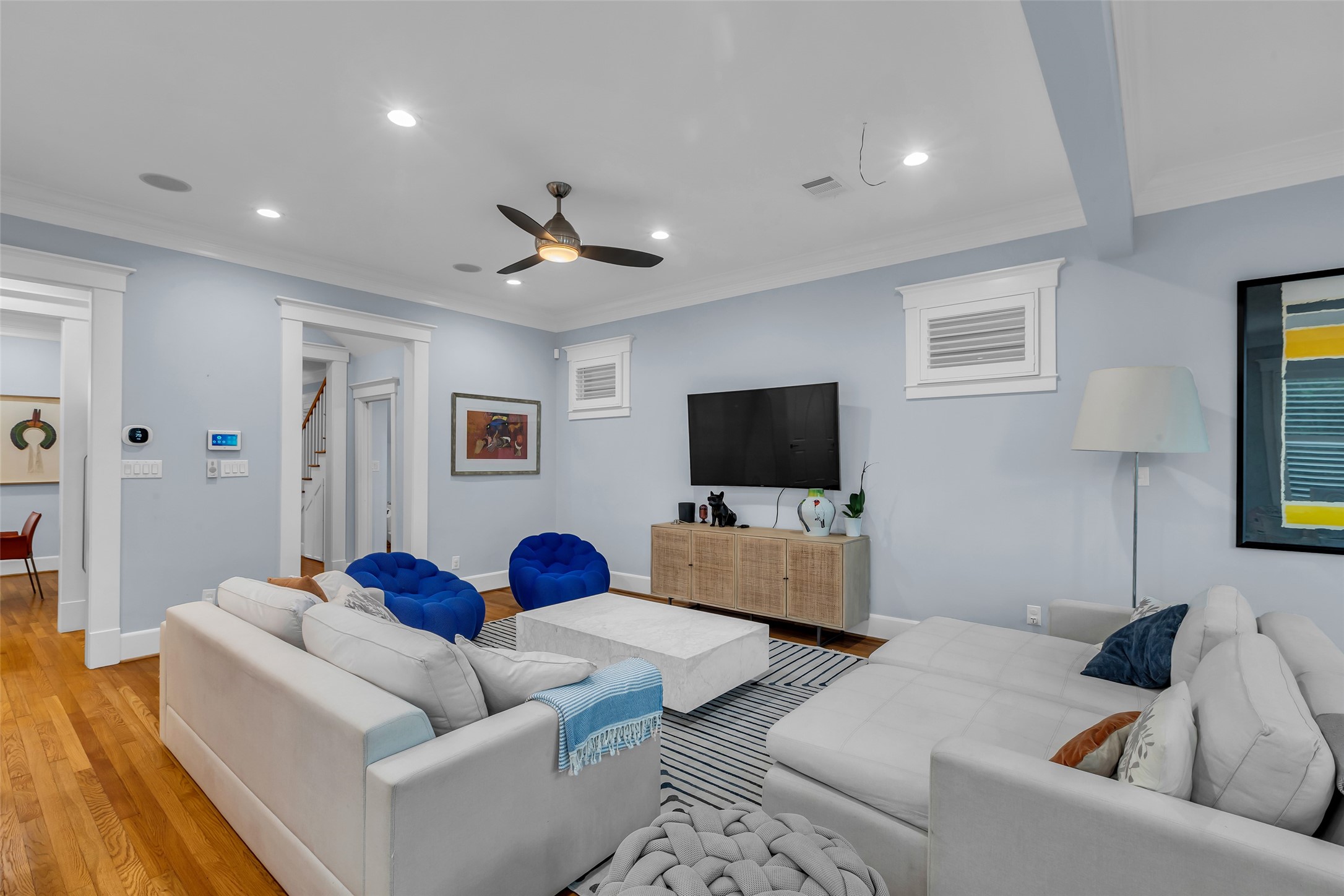 340 West 17th Street Houston, TX 77008 - Photo 13 of 40 a living room with furniture and a flat screen tv