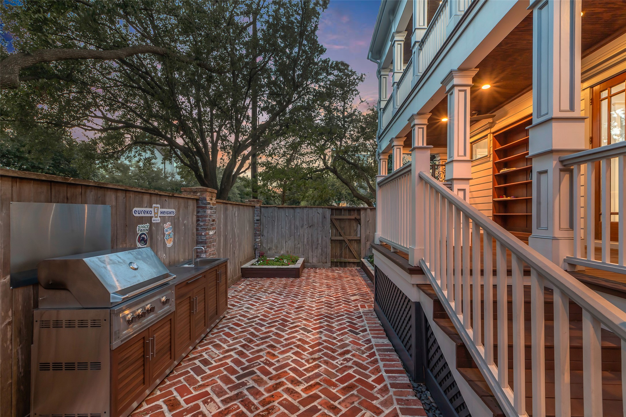 340 West 17th Street Houston, TX 77008 - Photo 38 of 40 a view of a pathway of a house with wooden walls