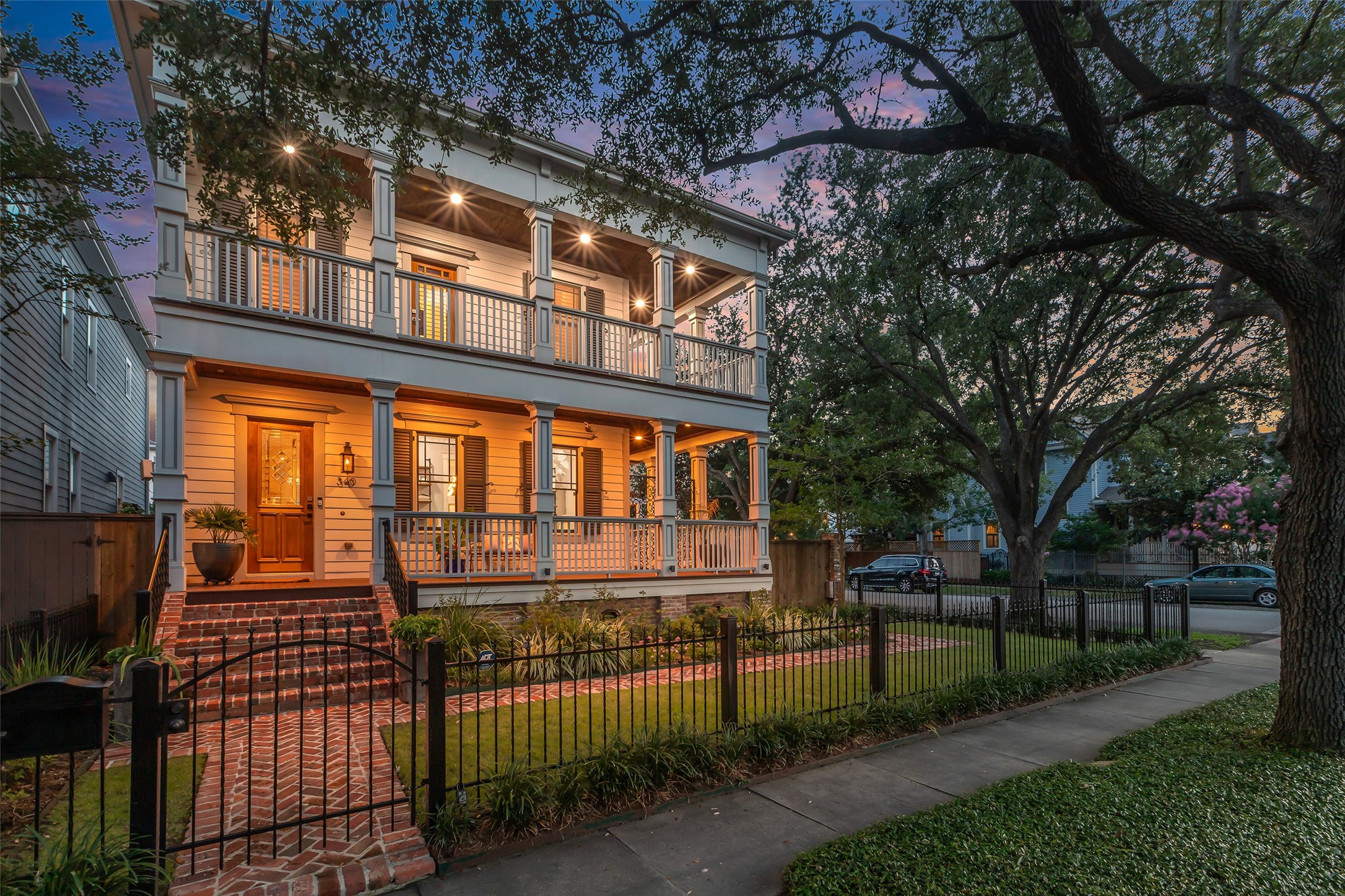 340 West 17th Street Houston, TX 77008 - Photo 40 of 40 front view of a house with a yard