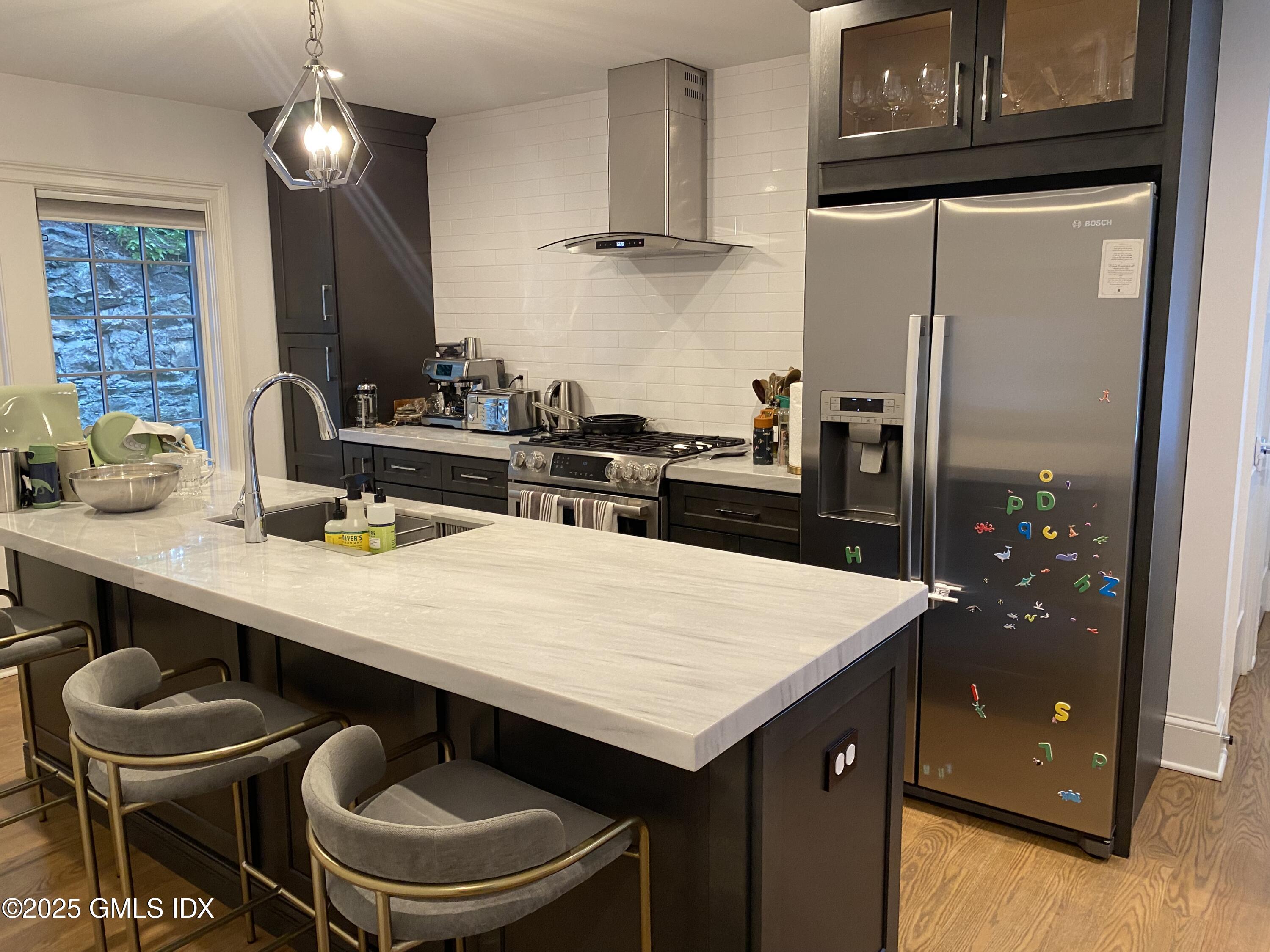 48 Richland Road Greenwich, CT 06830 - Photo 15 of 18 a kitchen with a table and chairs