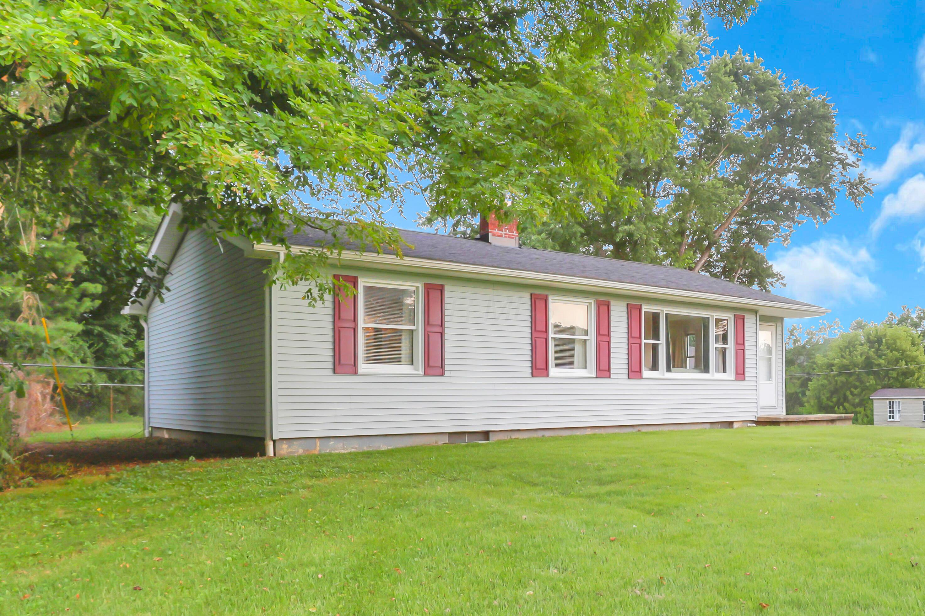 930 Lake Road Southeast Lancaster, OH 43130 - Photo 3 of 51 3-print-0D3A1232 - Copy