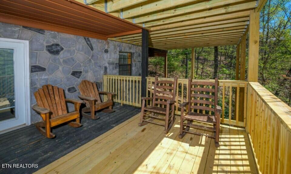 623 Iron Mountain Road Pigeon Forge, TN 37863 - Photo 38 of 45 pigeon-forge-cabin-rocky-top-exterior-09