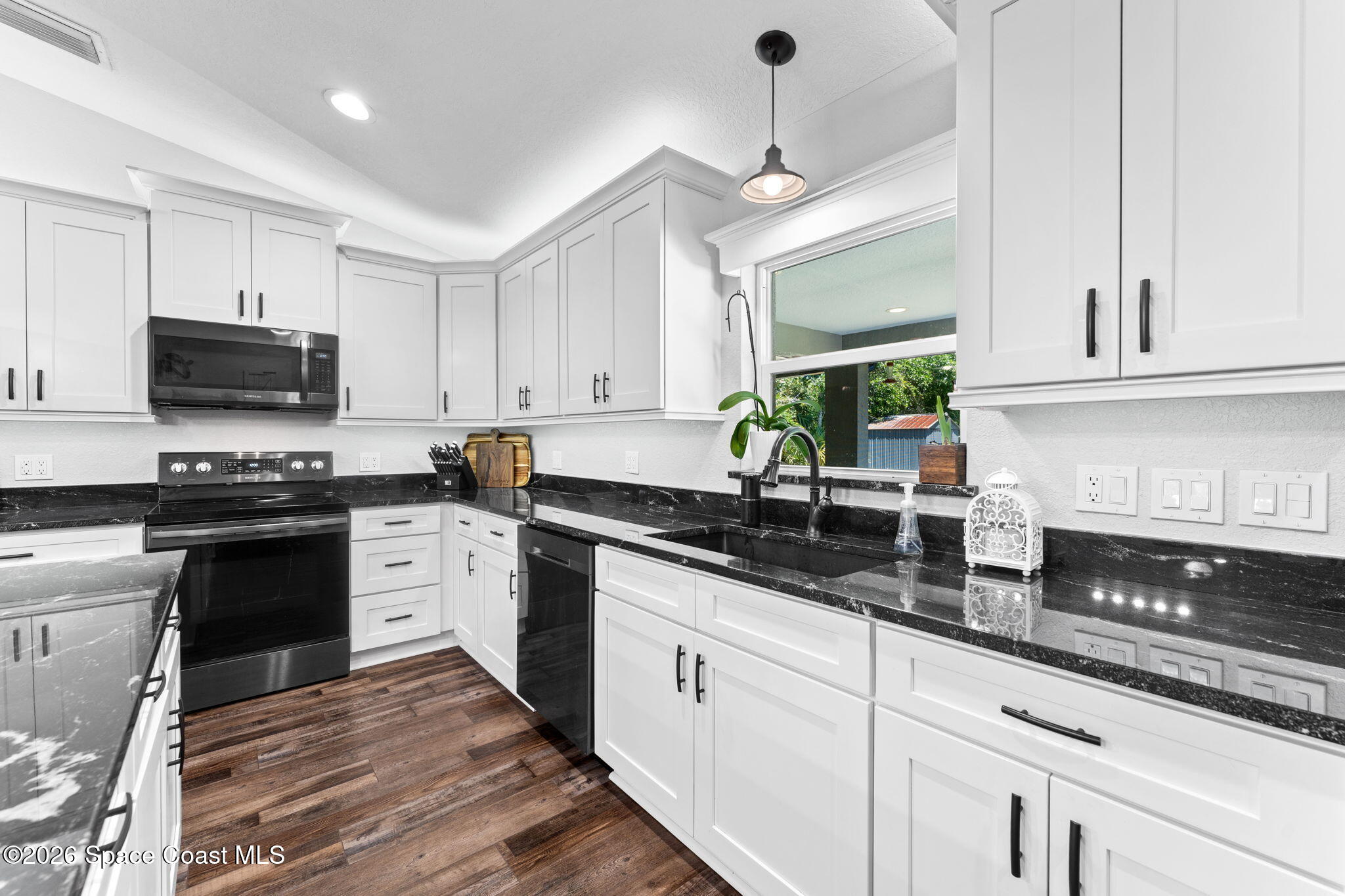 3760 Montgomery Road Mims, FL 32754 - Photo 19 of 46 kitchen