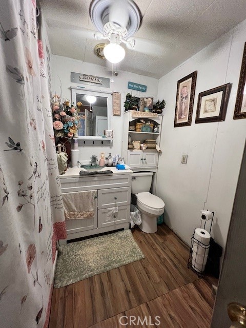 13892 Pioneer Road Apple Valley, CA 92307 - Photo 8 of 11 Bathroom
