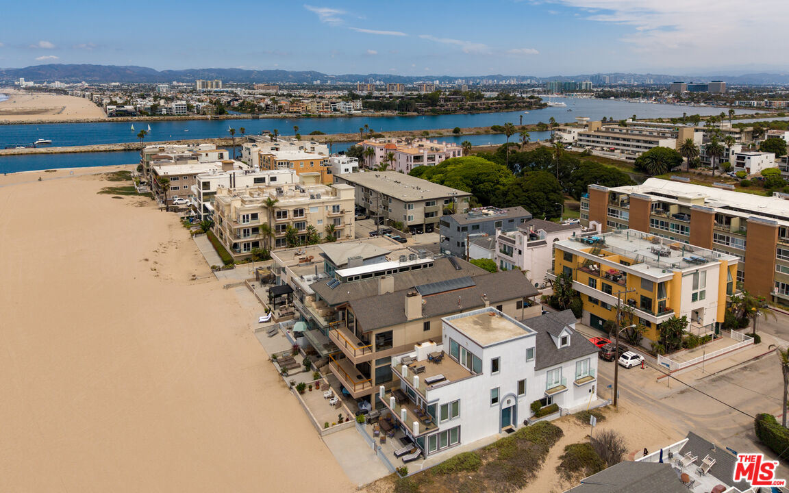 6419 Ocean Front Walk Playa del Rey, CA 90293 - Photo 43 of 47 Gallery Image 43