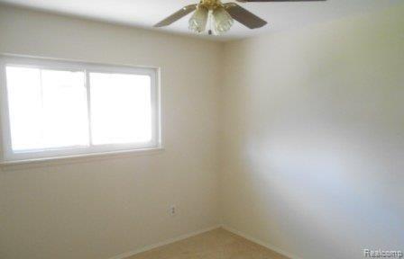 18102 Davidson Road Fraser, MI 48026 - Photo 9 of 11 DSCN8140.JPG