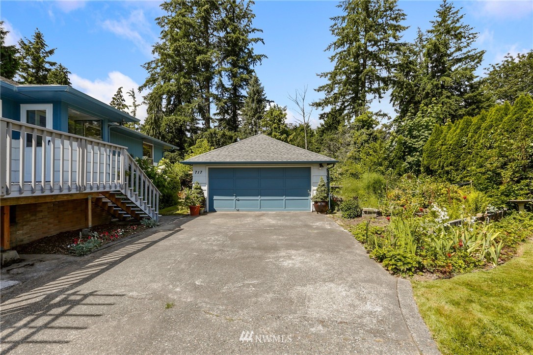 717 224th Street Southwest Bothell, WA 98021 - Photo 2 of 40 a front view of a house with a garden