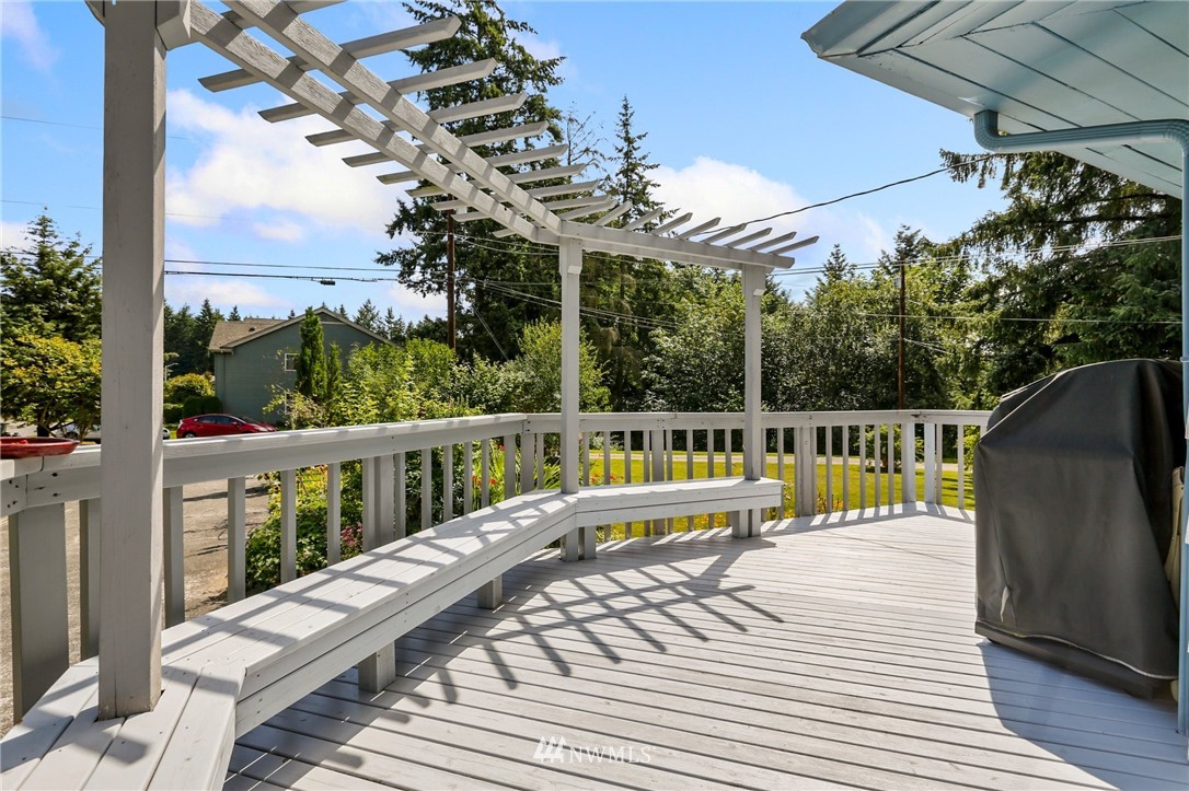 717 224th Street Southwest Bothell, WA 98021 - Photo 33 of 40 a view of balcony with staircase